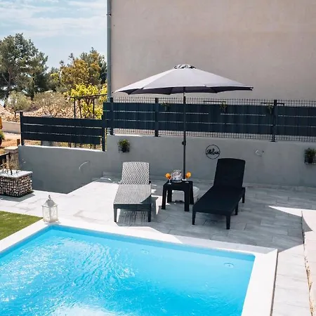 Mar-ta Nyaraló Pridraga