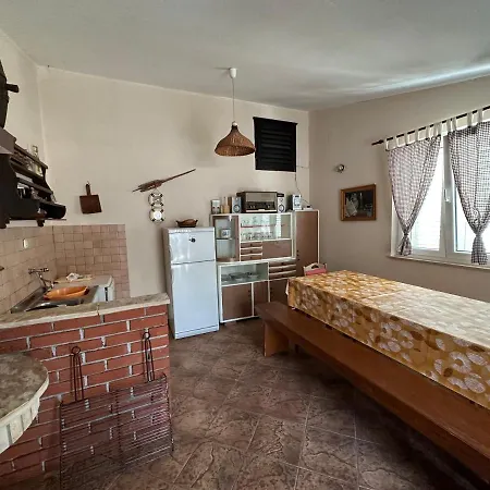 Mar-ta Nyaraló Pridraga